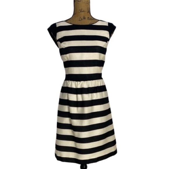 ANTONIO MELANI Dresses & Skirts - Antonio Melani Striped Dress Black Off White Cap Sleeve Size 8